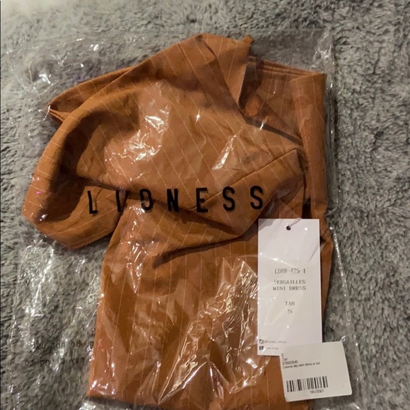 Lioness slip dress - Picture 2 of 2